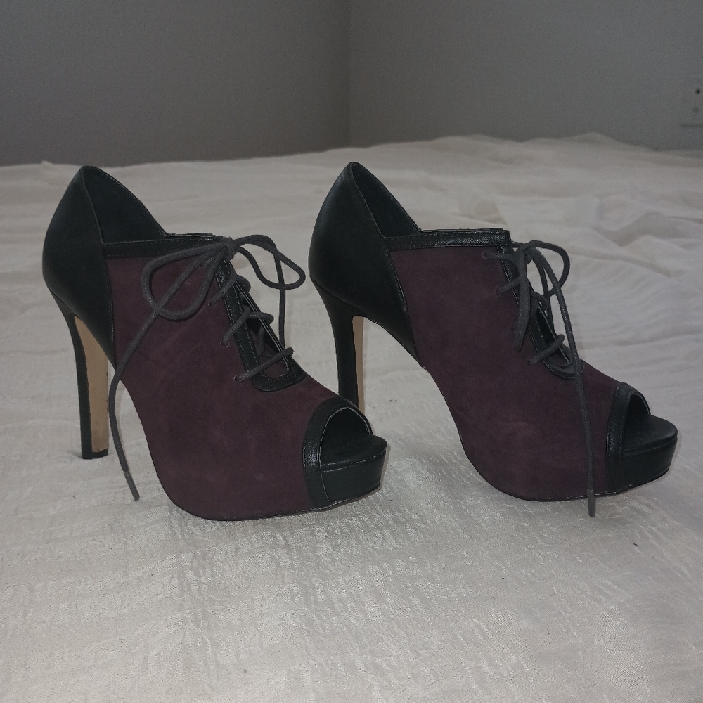 Elegant Purple and Black Heels with Cutout Design